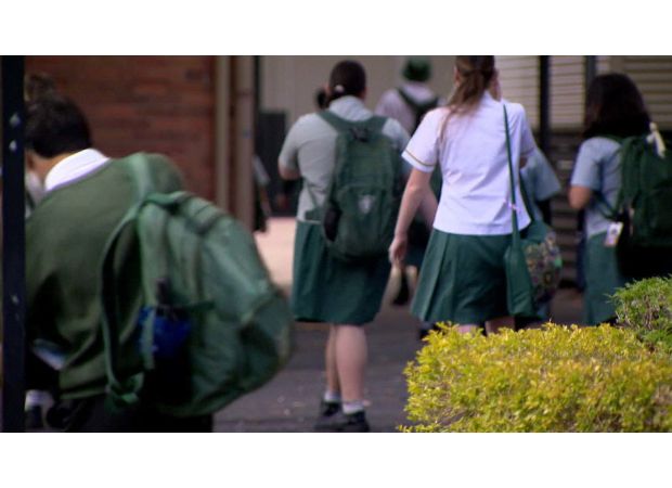 Teachers in NSW vote to agree to a three-year pay raise following a stop-work meeting.