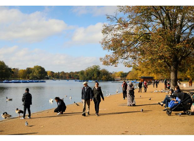 Today, the UK may experience unusually warm autumn weather with temperatures reaching up to 17°C.