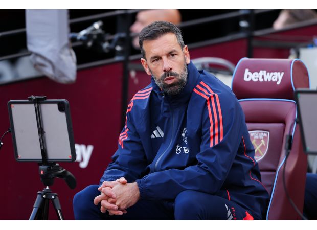 Gary Neville suggests that Ruud van Nistelrooy should make a significant change at Manchester United following the sacking of Erik ten Hag.