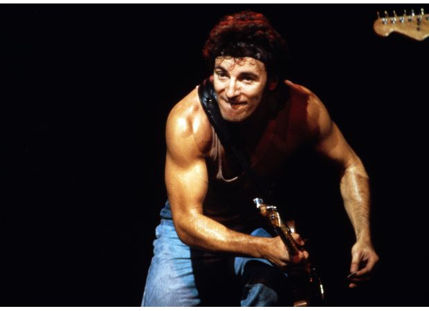 Hollywood actor's first look as Bruce Springsteen in biopic falls short, lacking character transformation.