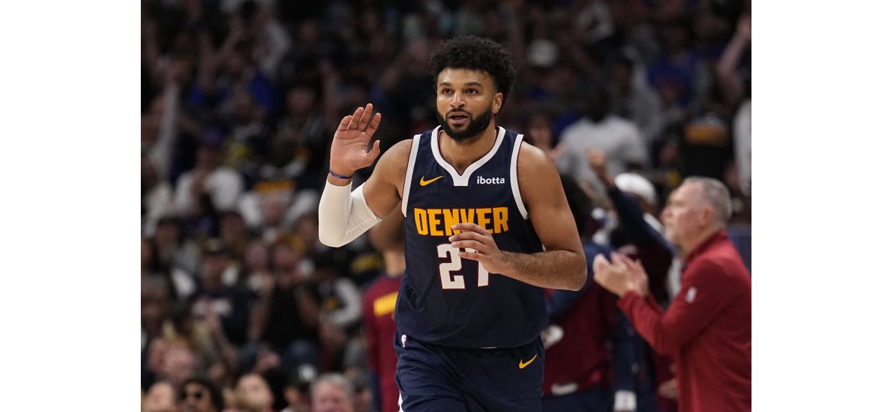 Nikola Jokic gets 40 points, Jamal Murray ties game at end to help Nuggets barely win first game of season in Toronto.