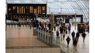 Rush hour disruptions affect travel between Vauxhall and London Waterloo.