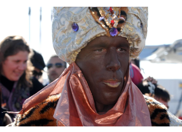 Van Nistelrooy takes down photo after joining Man Utd.