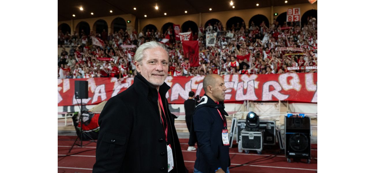 Petit advises Man Utd player to stop talking.