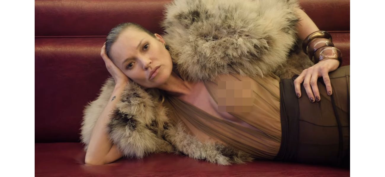 50-year-old Kate Moss shocks fans with daring and topless new style, revealing her nipples.