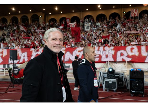 Petit advises Man Utd player to stop talking.