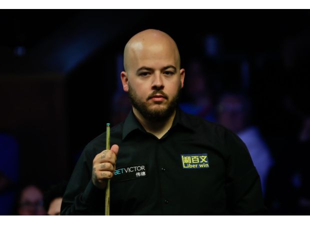 Despite a difficult season, Luca Brecel qualifies for the Champion of Champions tournament.
