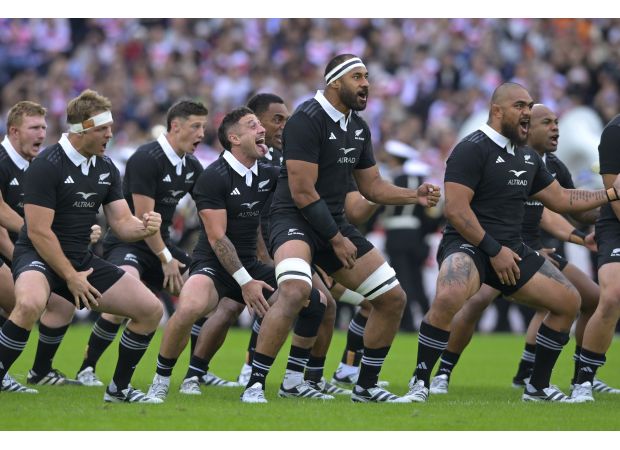English rugby player criticizes New Zealand's traditional Haka dance and calls for it to be eliminated.