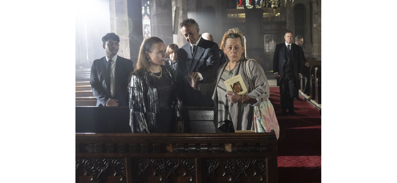 A beloved couple on Coronation Street breaks up, leaving one partner in tears.