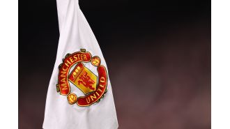 A Man Utd fan died after a clash with an Arsenal supporter, prompting a police search for suspects.