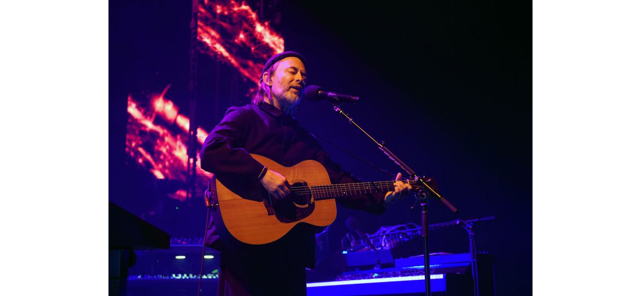 Radiohead's lead singer calls out a heckler at his Melbourne show, standing up to them in a brave and confrontational manner.