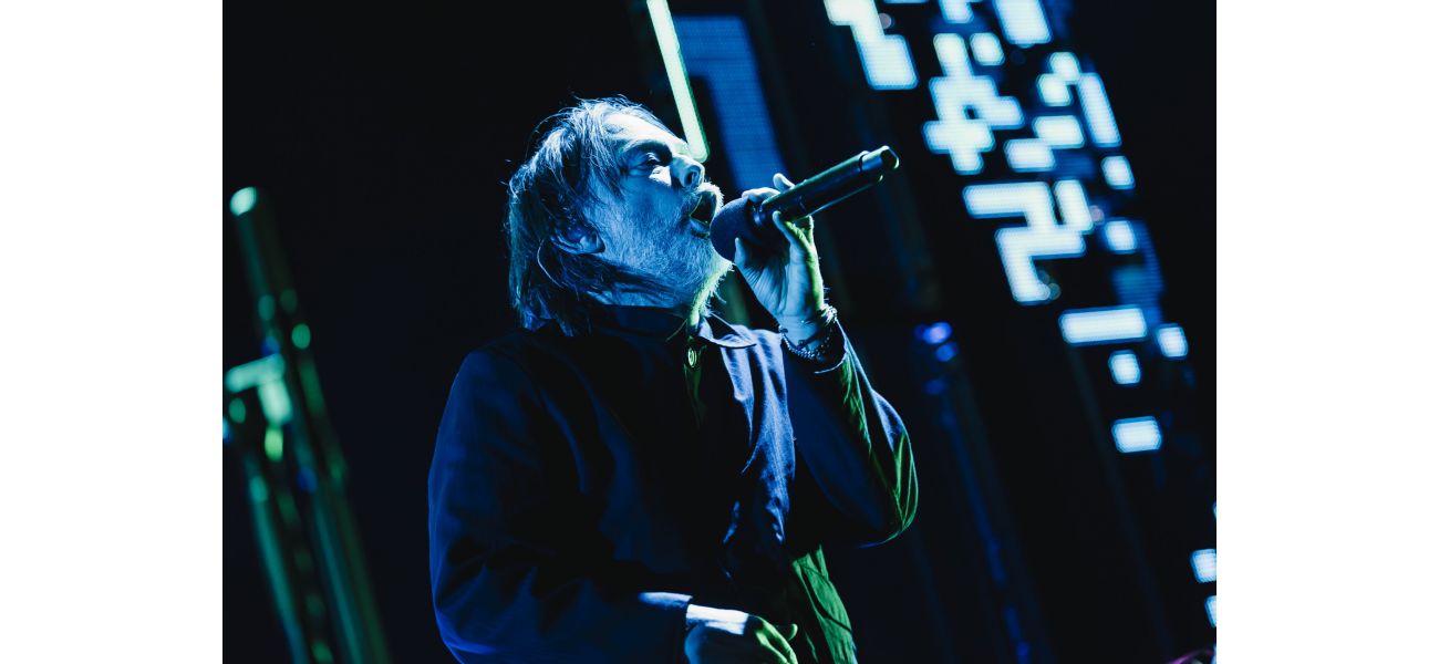 Famous 90s musician leaves performance abruptly due to audience taunts.