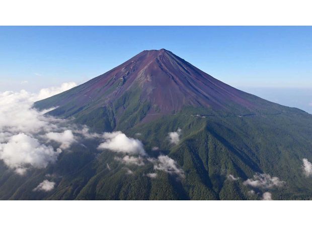 Record-breaking: Mount Fuji has no snow for the first time in 130 years.