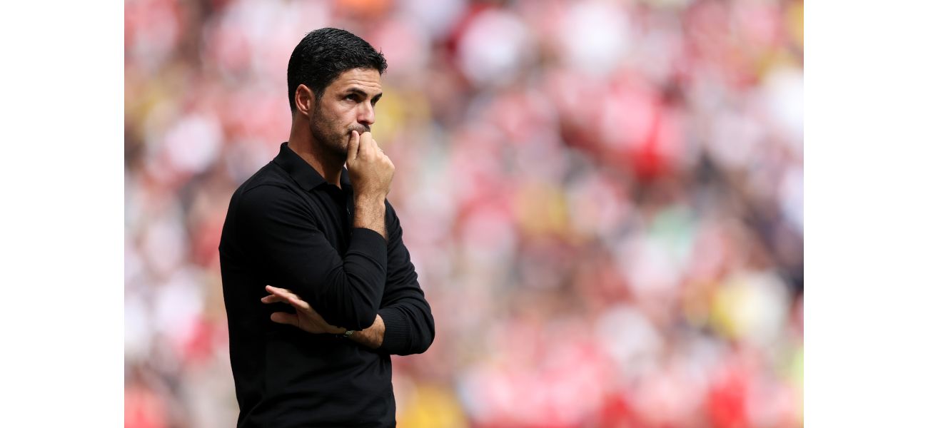 Ex-player makes fun of Arsenal supporters for believing in a ridiculous referee conspiracy.