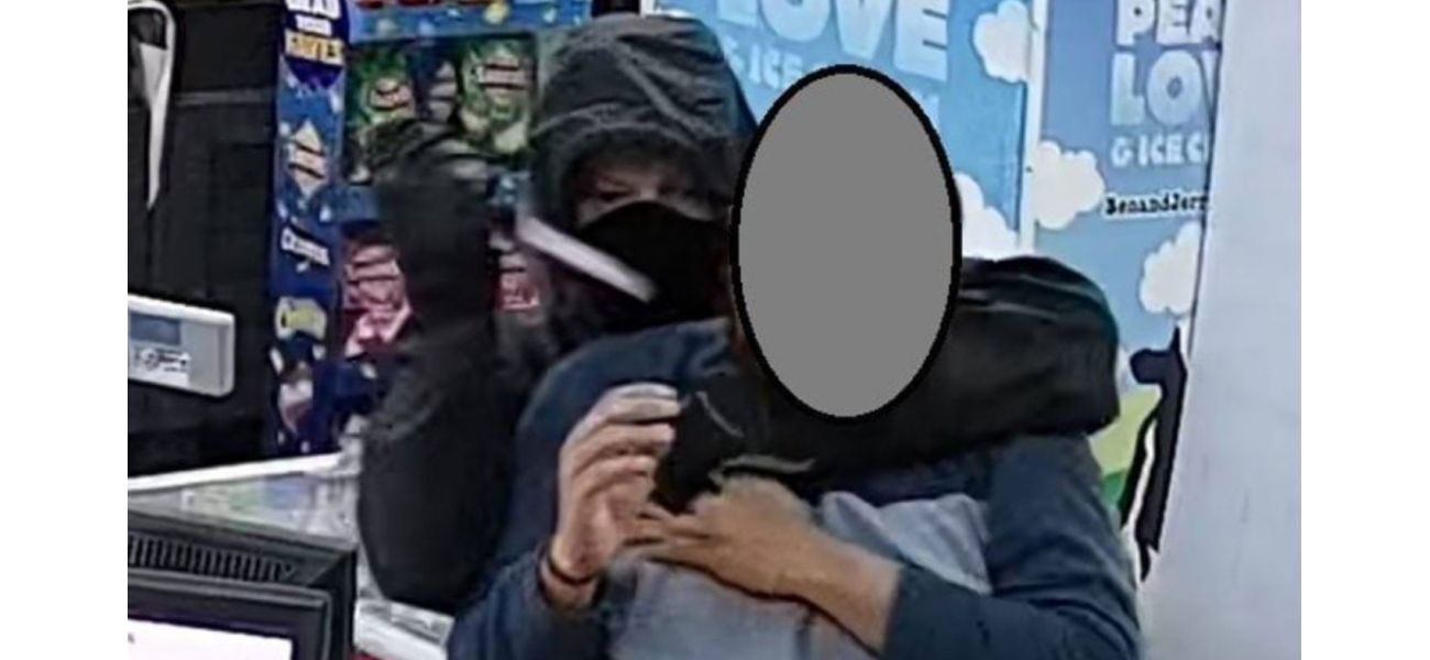 A worker at a supermarket was threatened with a knife by a robber who then stole money and escaped.