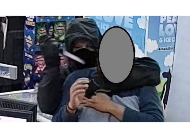 A worker at a supermarket was threatened with a knife by a robber who then stole money and escaped.