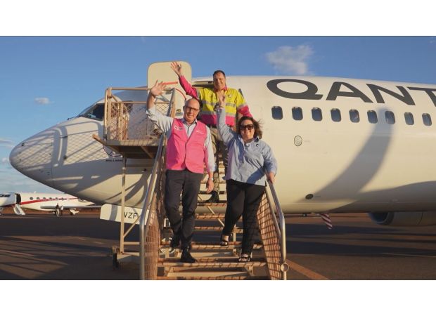 Dutton requested Rinehart's company about private jet for event.