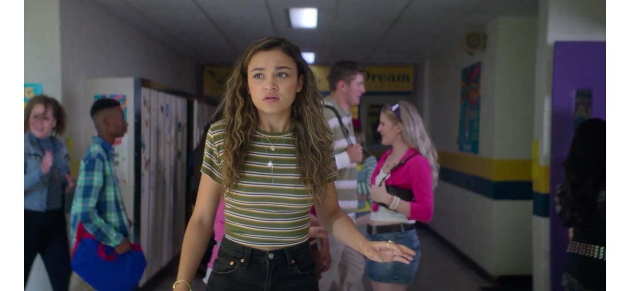 Critically criticized Netflix movie for unoriginal and nostalgic 2000s high school vibe.