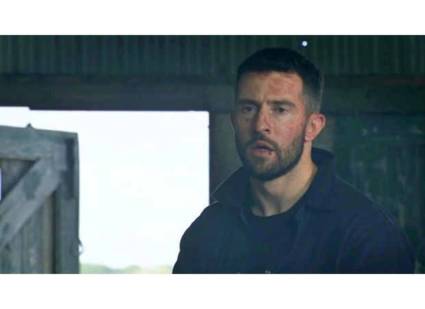 A well-known figure from Emmerdale makes a serious error that puts his child in danger.