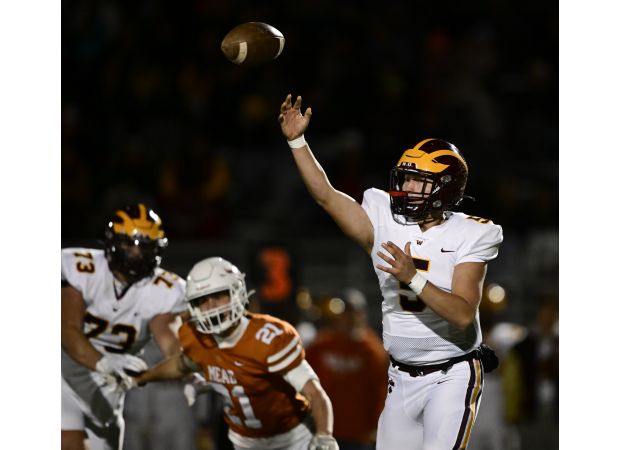 Windsor beats Mead in exciting 3A game between top teams.