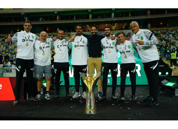 What is Manchester United's coaching staff under Ruben Amorim?