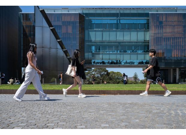 Albanese govt to lower student debts with new strategy