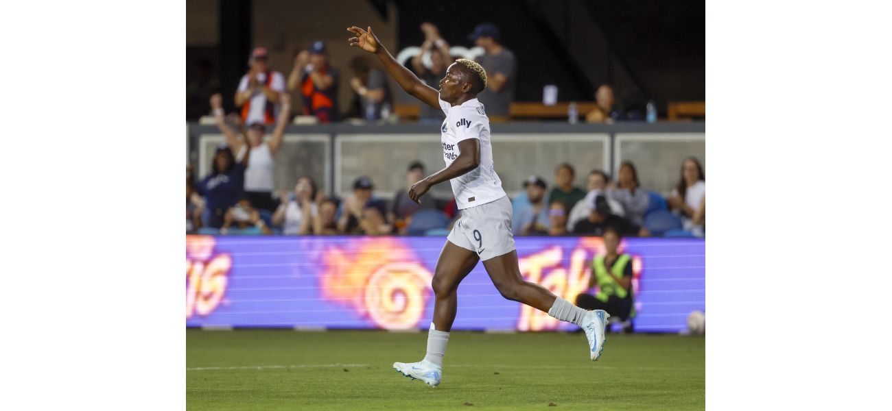 Kundananji's two goals lead Bay FC to NWSL playoffs.
