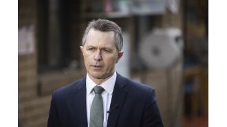 Minister of Education confesses to asking for complimentary upgrade on Qantas flight.