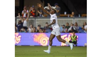Kundananji's two goals lead Bay FC to NWSL playoffs.