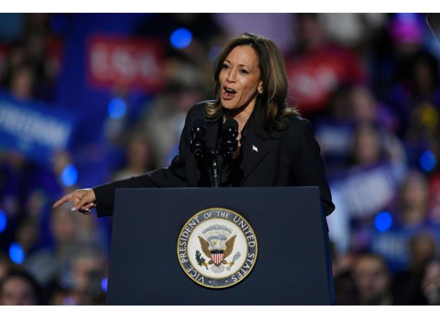 Harris makes surprise trip to NYC during last days of campaign.