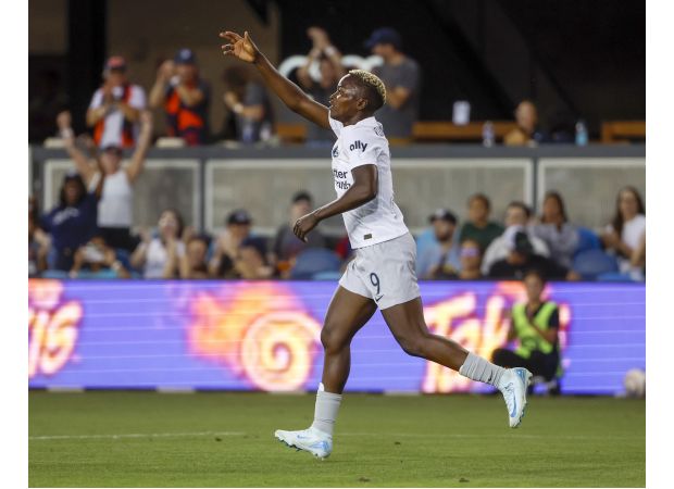 Kundananji's two goals lead Bay FC to NWSL playoffs.