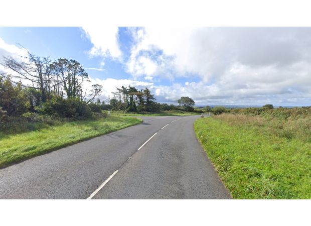 Car crash in Cornwall kills one teen and injures six others.