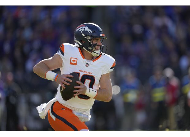 Broncos' Courtland Sutton scores touchdown for Ravens against Broncos.