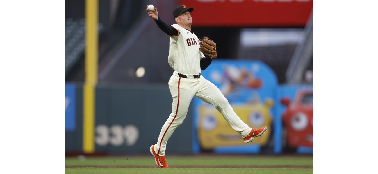 Matt Chapman and Patrick Bailey from the SF Giants receive Gold Glove Awards.