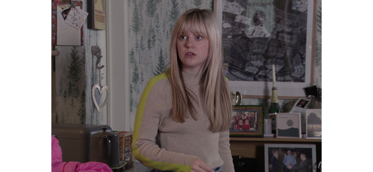 While facing a mysterious man, Summer finds herself in a dangerous situation on Coronation Street.