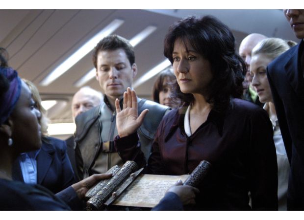 Famous 90s film star defies aging, still recognized for Oscar-nominated role after 3 decades.