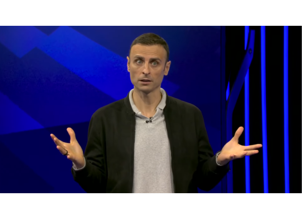 Soccer player Berbatov criticizes two Man Utd players and suggests a new player may join the team.