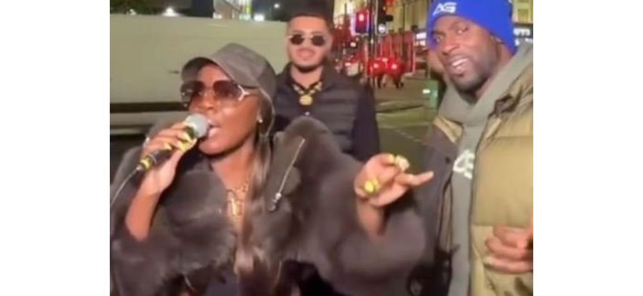 Street performer unrecognizable as 2000s singer with popular garage track.