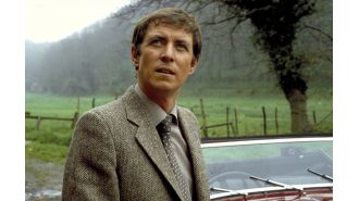 BBC actor becomes iconic television character in sneak peek of 80s revival.