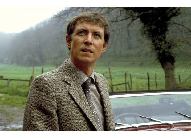 BBC actor becomes iconic television character in sneak peek of 80s revival.