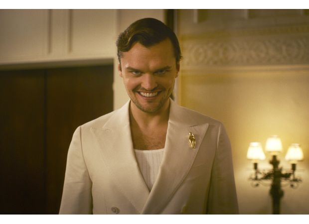 Fans criticize the 'dystopian' approach of viewing the first seven minutes of a popular horror film.