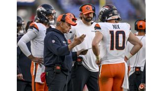 Broncos maintain current roster, emphasizing long-term rebuilding efforts at trade deadline.