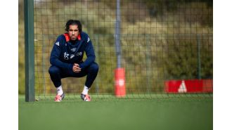 Manchester United's Ruud van Nistelrooy shares update on Leny Yoro's injury status following training session photo.