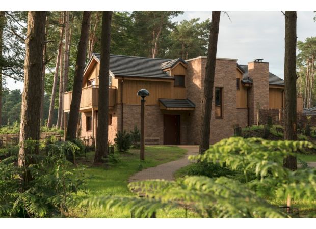 New UK Center Parcs location announced on map with £400 million investment.
