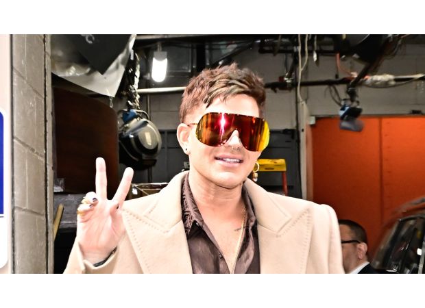 Famous 2000s singer reveals dramatic change with 60lb weight loss.