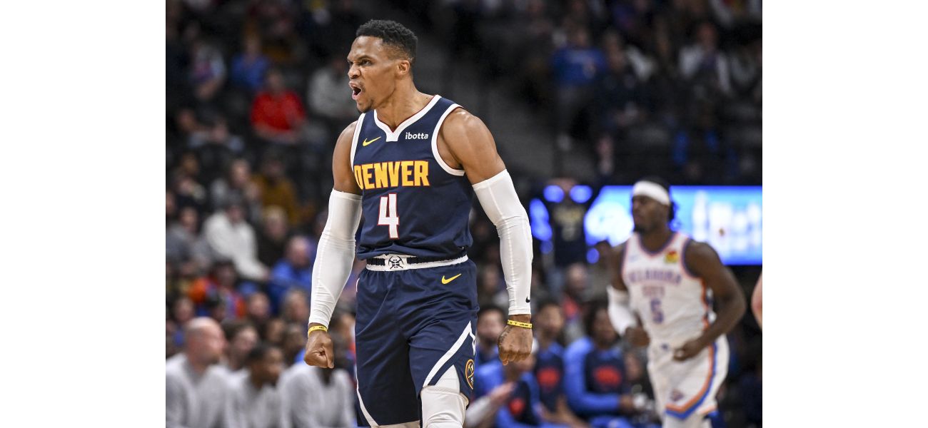 Nuggets without Murray and Gordon defeat Thunder, ending their undefeated season.