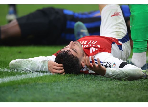 Arsenal's Kai Havertz suffered a head injury during a match, causing him to leave the field with blood pouring from his head.