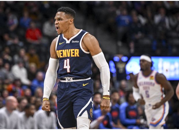 Nuggets without Murray and Gordon defeat Thunder, ending their undefeated season.