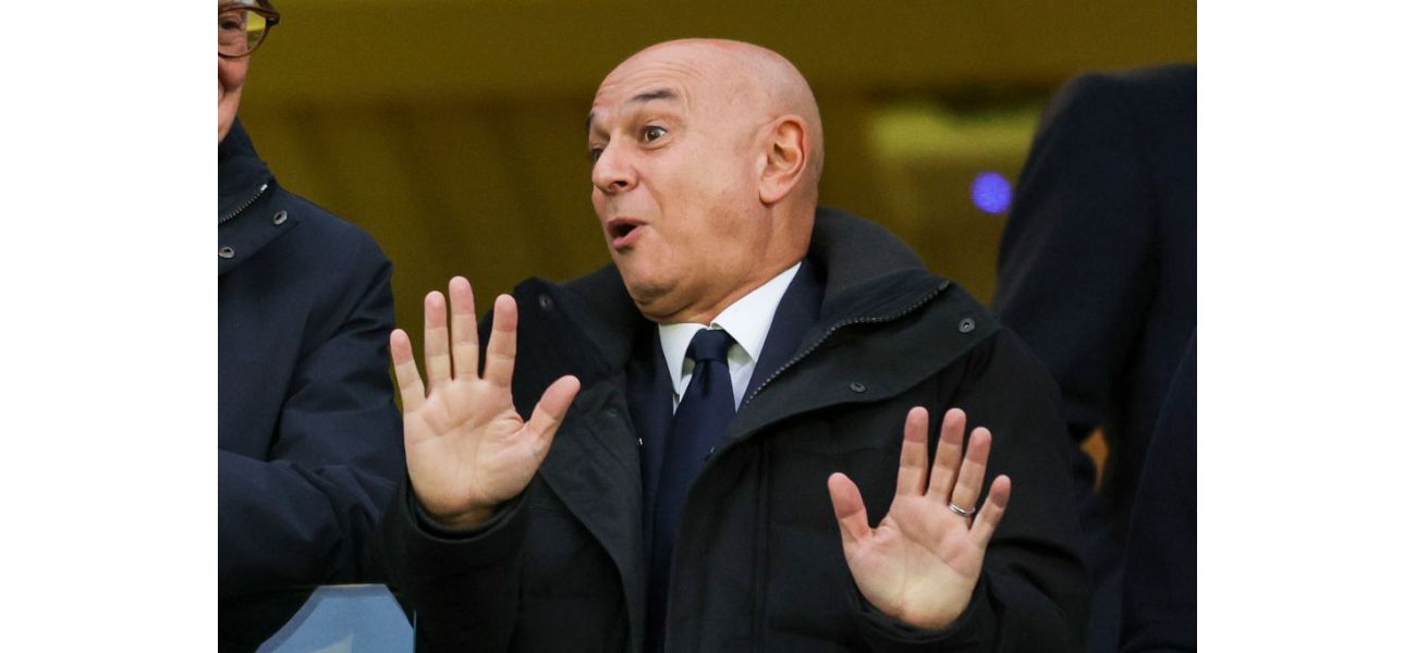 Ex-Tottenham leader criticizes chairman Levy for upsetting players with choices.
