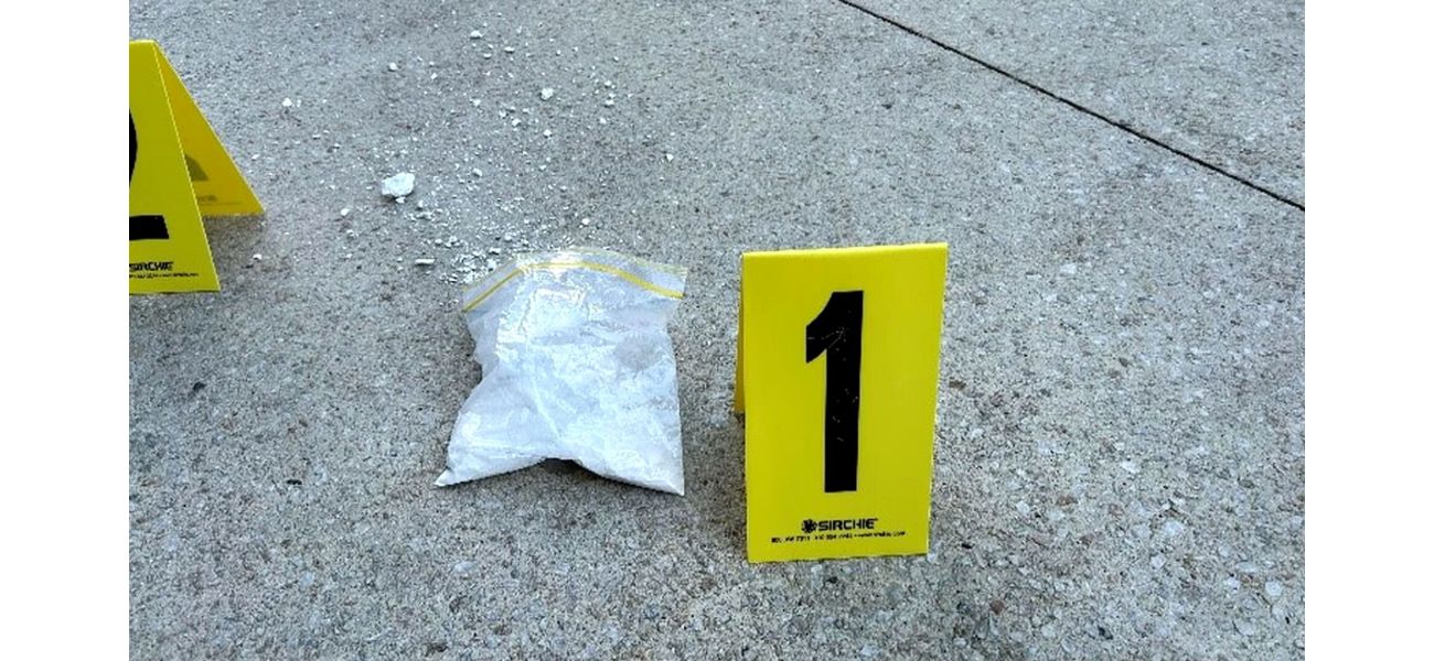 Drugs were tossed from building during Melbourne raid